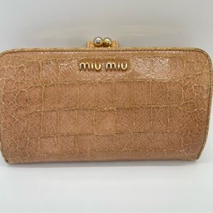 Miu Miu | Kiss Lock Croc Embossed Beige Wallet